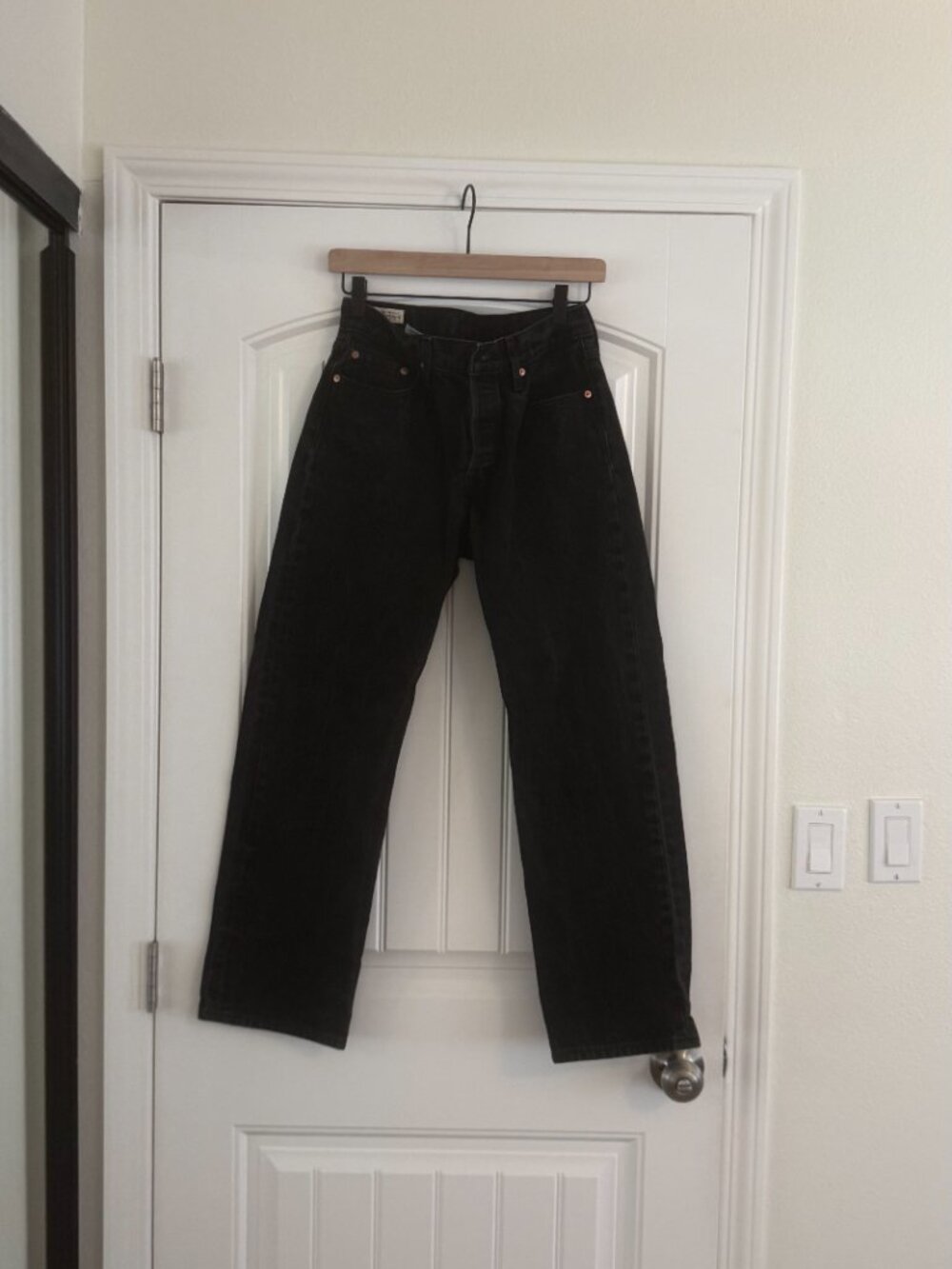 LEVIS Women's dark black 501 jeans Size 27 Waist Length 30